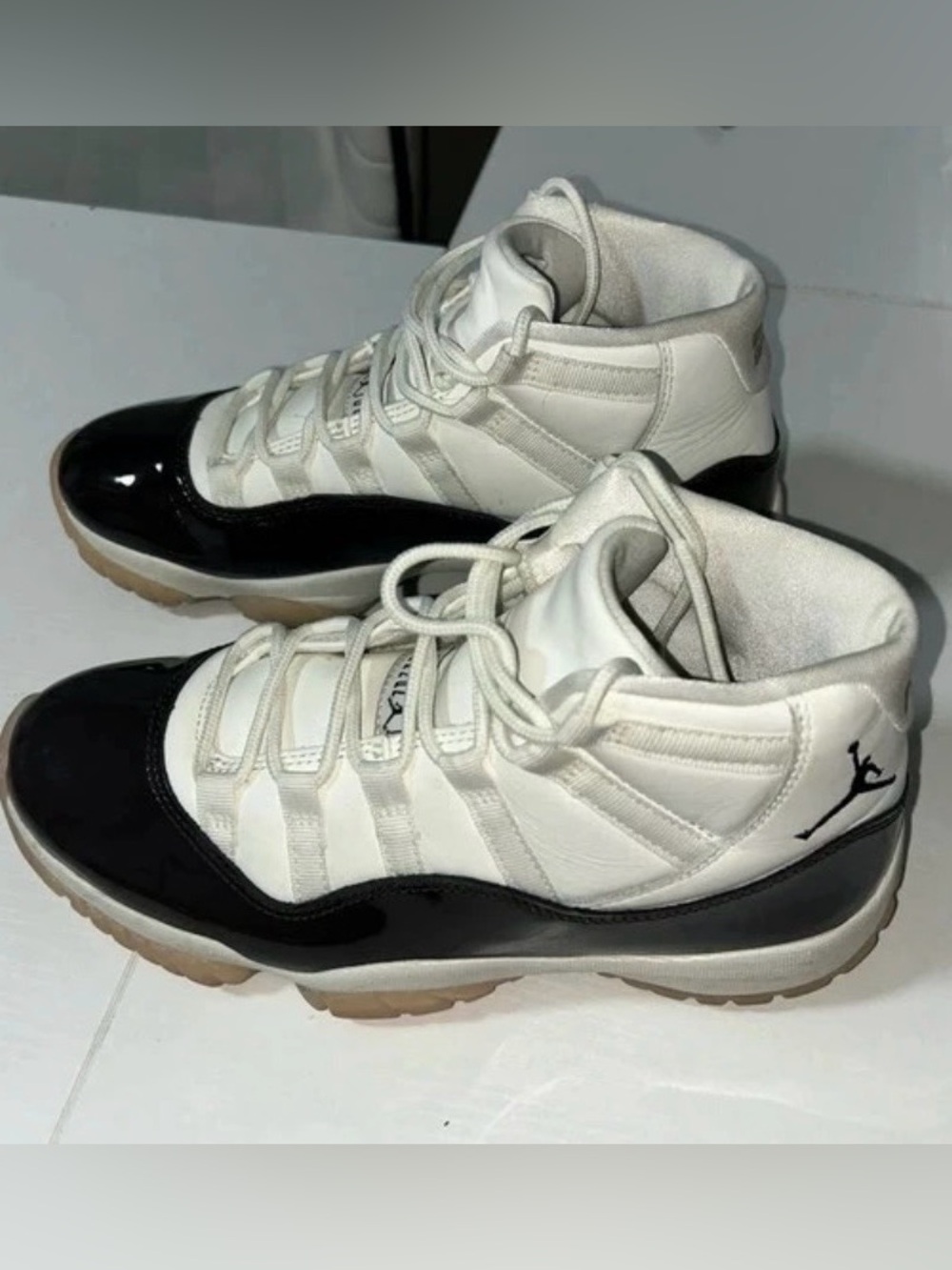 Air Jordan 11 Retro Neapolitan Women’s Size 8 Sail Velvet Brown